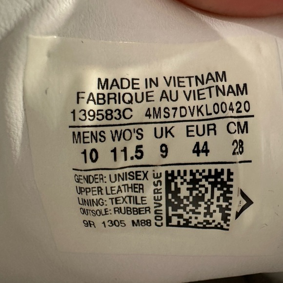 Men’s white converse sneakers. Size 10   Pre owned - Picture 12 of 12